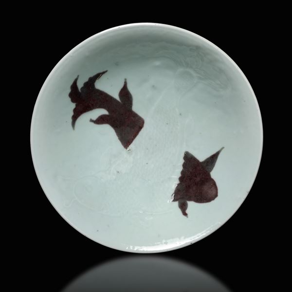 Azure porcelain bowl with carp motif in relief with red underglaze, Qing Dynasty, Kangxi era (1661-1722)