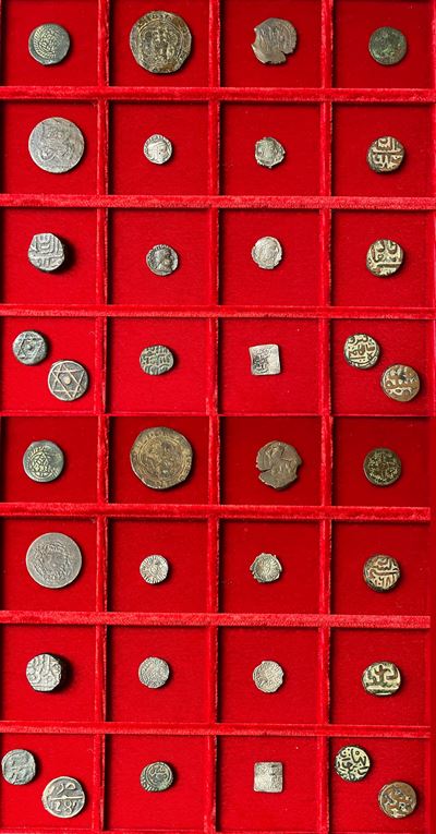 Area Indiana e Medio-orientale. Lotto di 18 Monete.