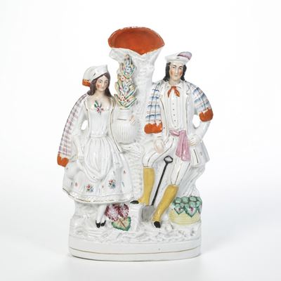 Grande Gruppo "spill Vase" con Coppia di Scozzesi.inghilterra, Staffordshire, Periodo Vittoriano,...