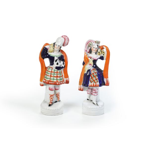 Coppia di figurine di scozzesi.<BR>Inghilterra, Staffordshire, periodo vittoriano, XIX secolo.