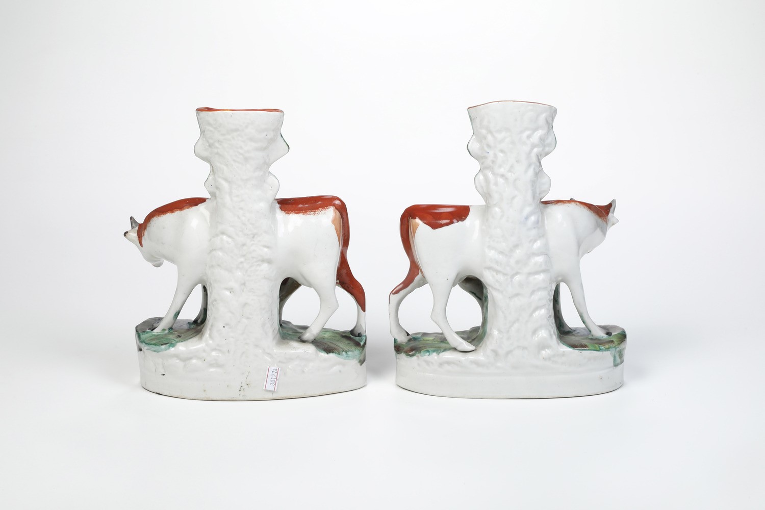 Grande Coppia di "spill Vase" con Mucca e Vitello. Inghilterra, Staffordshire, Periodo Vittoriano...