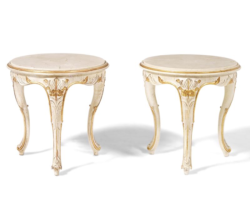 Coppia di tavolini in legno intagliato e dipinto e marmo. XX secolo  - Auction Palazzo Pugliese: Antique style furniture - Cambi Casa d'Aste