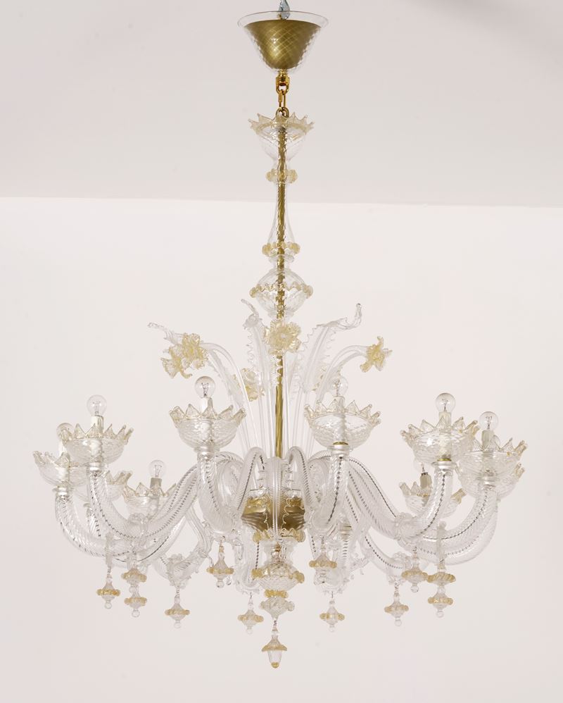 Lampadario a dodici braccia in vetro di Murano bianco e oro  - Auction Palazzo Pugliese: Antique style furniture - Cambi Casa d'Aste