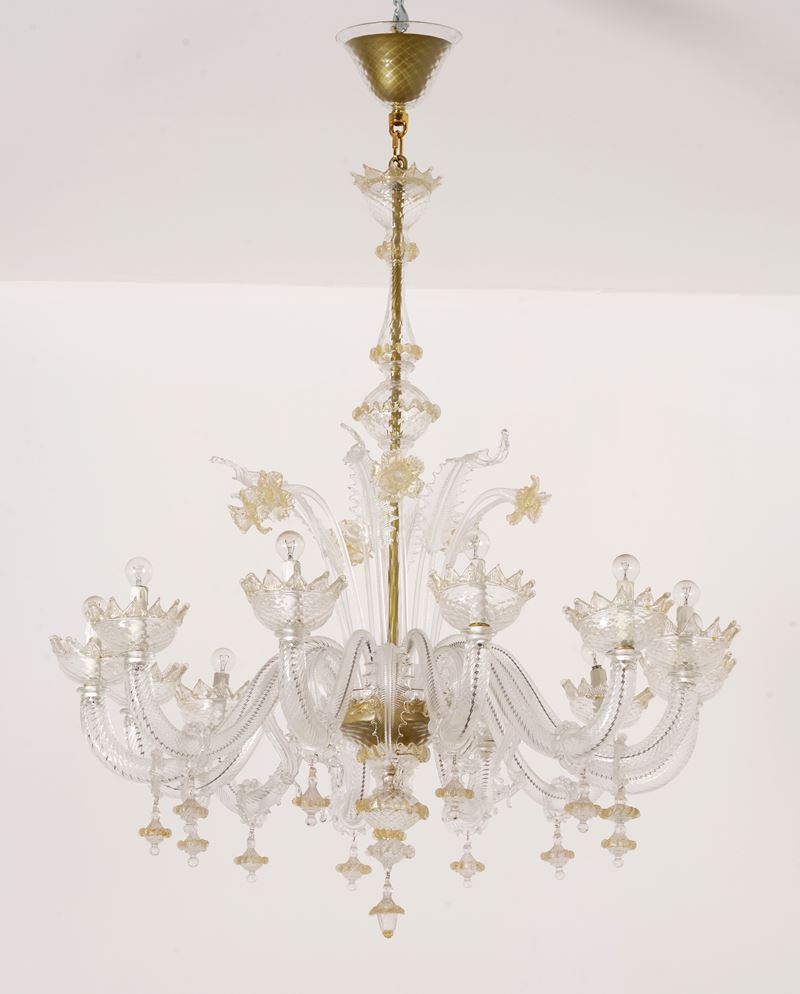 Lampadario a dodici braccia in vetro di Murano bianco e oro  - Auction Palazzo Pugliese: Antique style furniture - Cambi Casa d'Aste