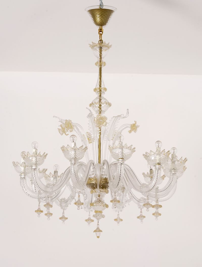 Lampadario a dodici braccia in vetro di Murano bianco e oro  - Asta Palazzo Pugliese: Decori in stile antico - Cambi Casa d'Aste