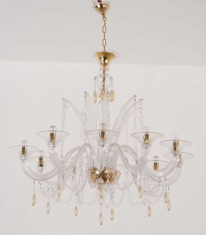 Lampadario a dieci braccia in vetro di Murano bianco e oro  - Auction Palazzo Pugliese: Antique style furniture - Cambi Casa d'Aste
