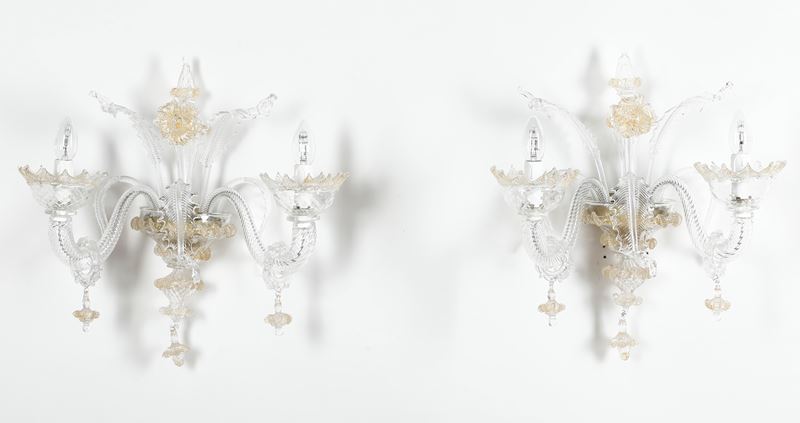 Coppia di appliques in vetro di Murano bianco e oro a due braccia  - Auction Palazzo Pugliese: Antique style furniture - Cambi Casa d'Aste