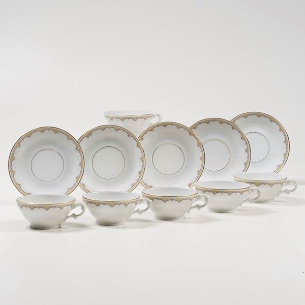 Dodici tazze da tè con piattino. Doccia, Manifattura Richard Ginori, prima metà del XX secolo.