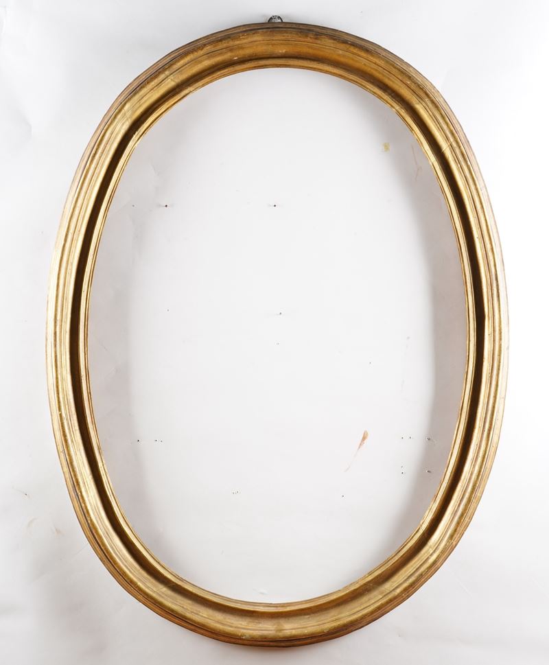 Cornice ovale di sagoma Salvator Rosa in legno laccato e dorato. XVIII secolo  - Asta Cornici Antiche - Cambi Casa d'Aste