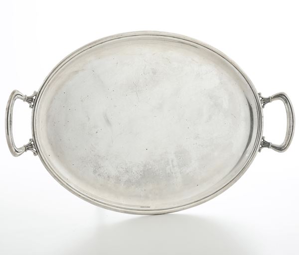 Vassoio biansato. Argenteria italiana del XX secolo, argentiere Giovanni Macchia, Udine