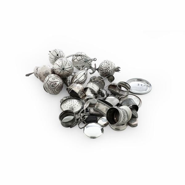 Lotto di piccoli oggetti in argento