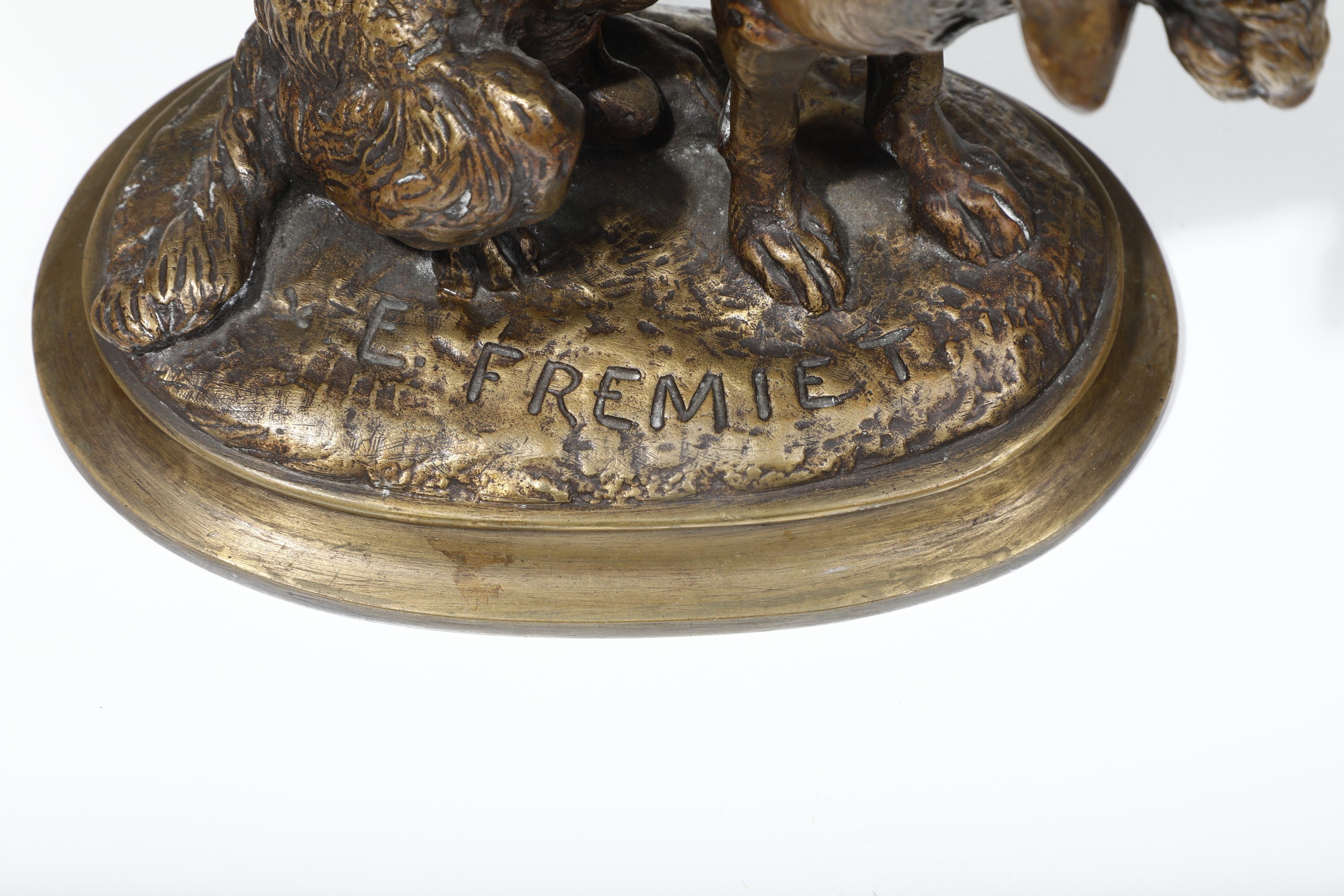 Emmanuel Frémiet - Cane seduto in bronzo fuso e patinato