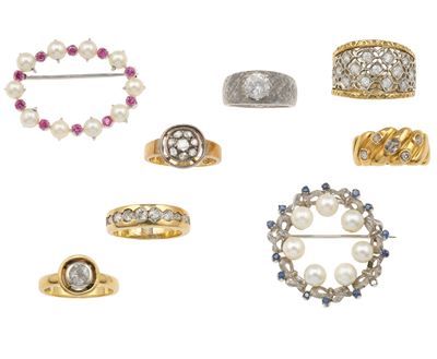 Lotto Composto da Sei Anelli con Diamanti Naturali e Sintetici e Due Spille con Perle Coltivate, ...