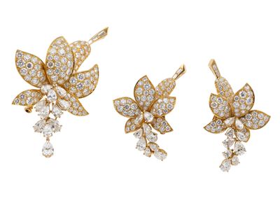 Pederzani, Demi-parure in oro giallo 750 con spilla ed orecchini “tremblant” con diamanti taglio ...