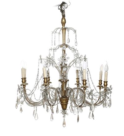 Lampadario in Legno Dorato e Cristalli. XVIII Secolo