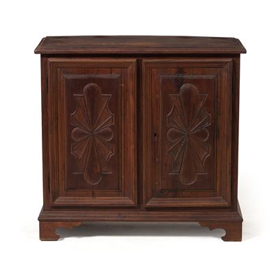 Credenza in noce intagliato, Genova, XIX secolo