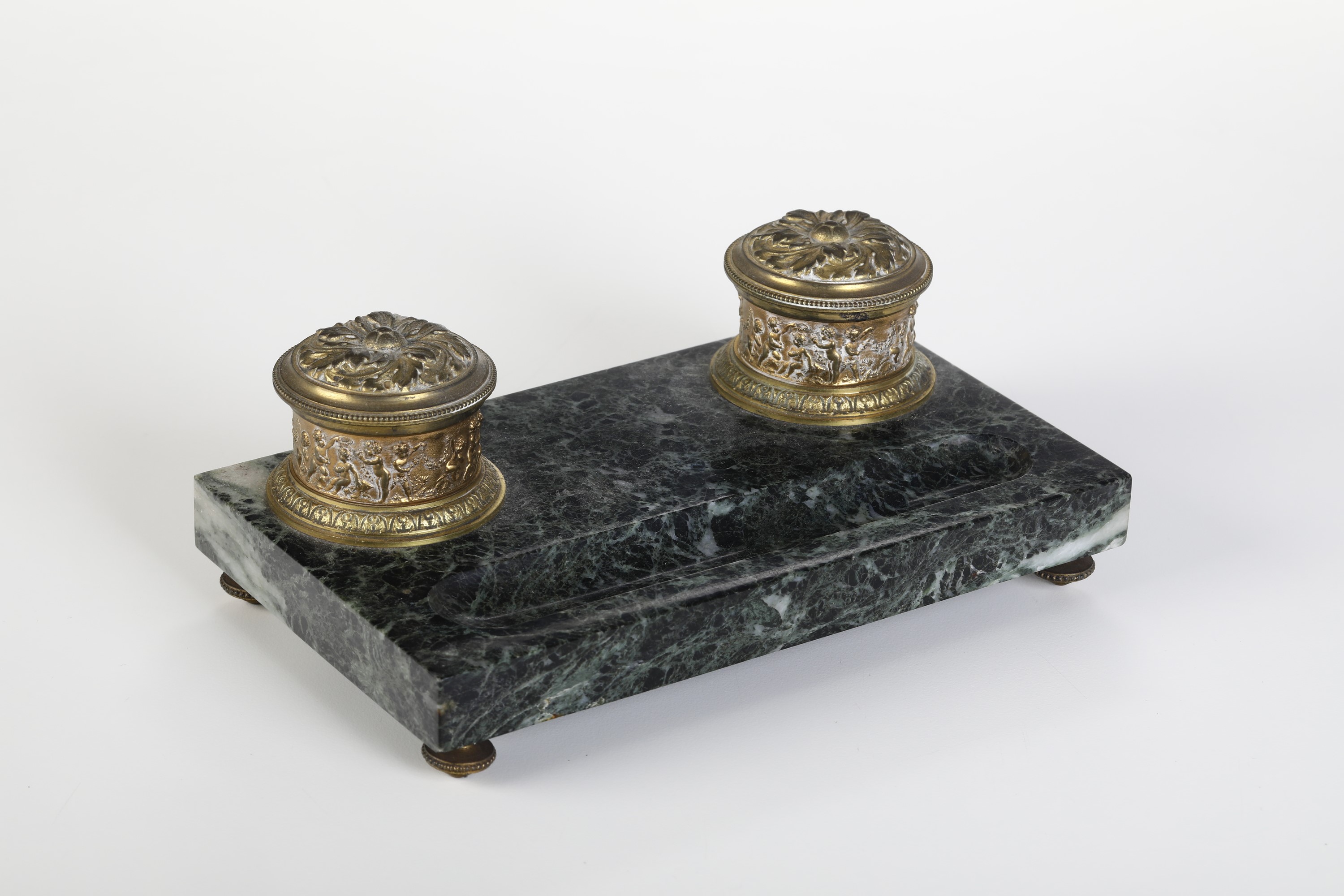 Calamaio in bronzo dorato e marmo. XIX-XX secolo