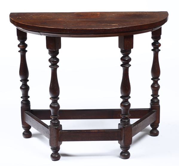 Tavolo demi lune in legno tornito. XIX secolo