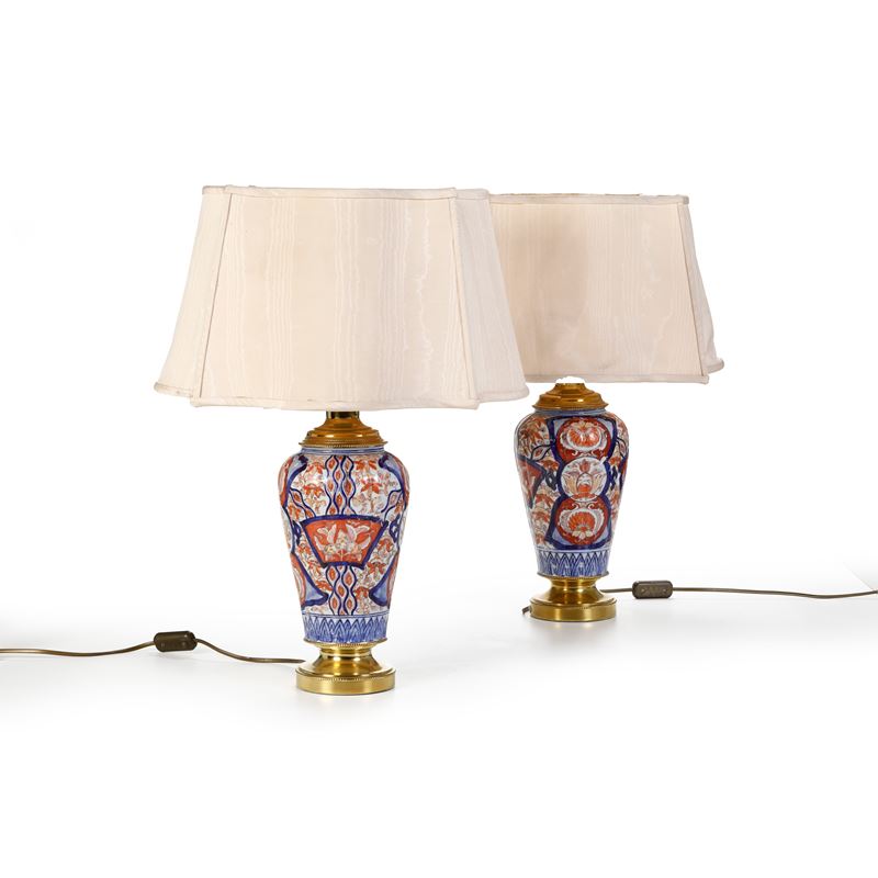 Coppia di vasi in porcellana Imari con montatura in bronzo dorato, Giappone, periodo Meiji (1868-1912)  - Asta Antiquariato - Cambi Casa d'Aste