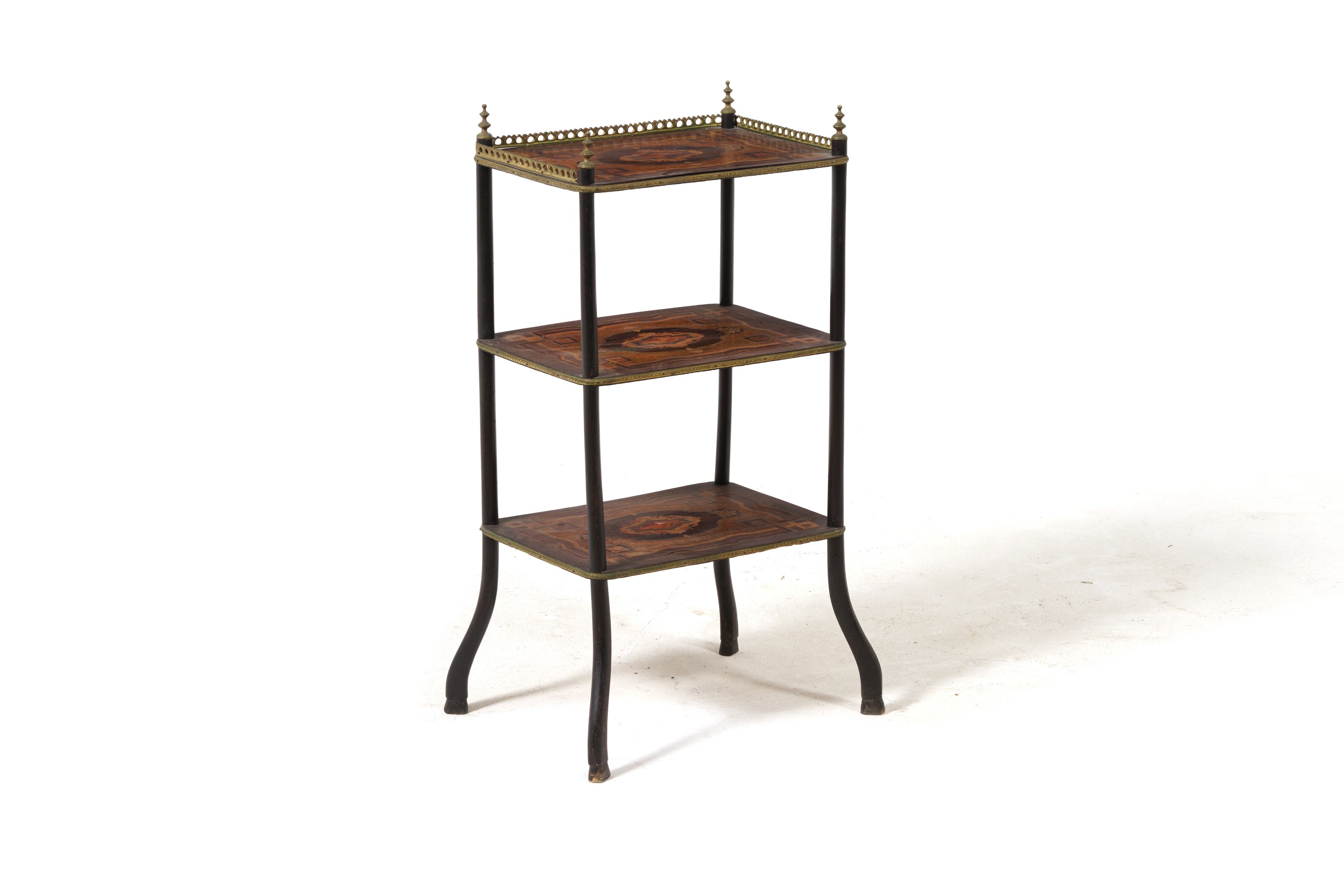 Etagère a tre ripiani, legno lastronato ed intarsiato, XIX-XX secolo
