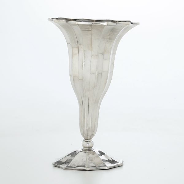 Vaso. Argenteria europea del XX secolo