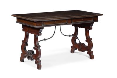 Scrivania in Legno Intagliato con Montanti a Lira. XIX Secolo
