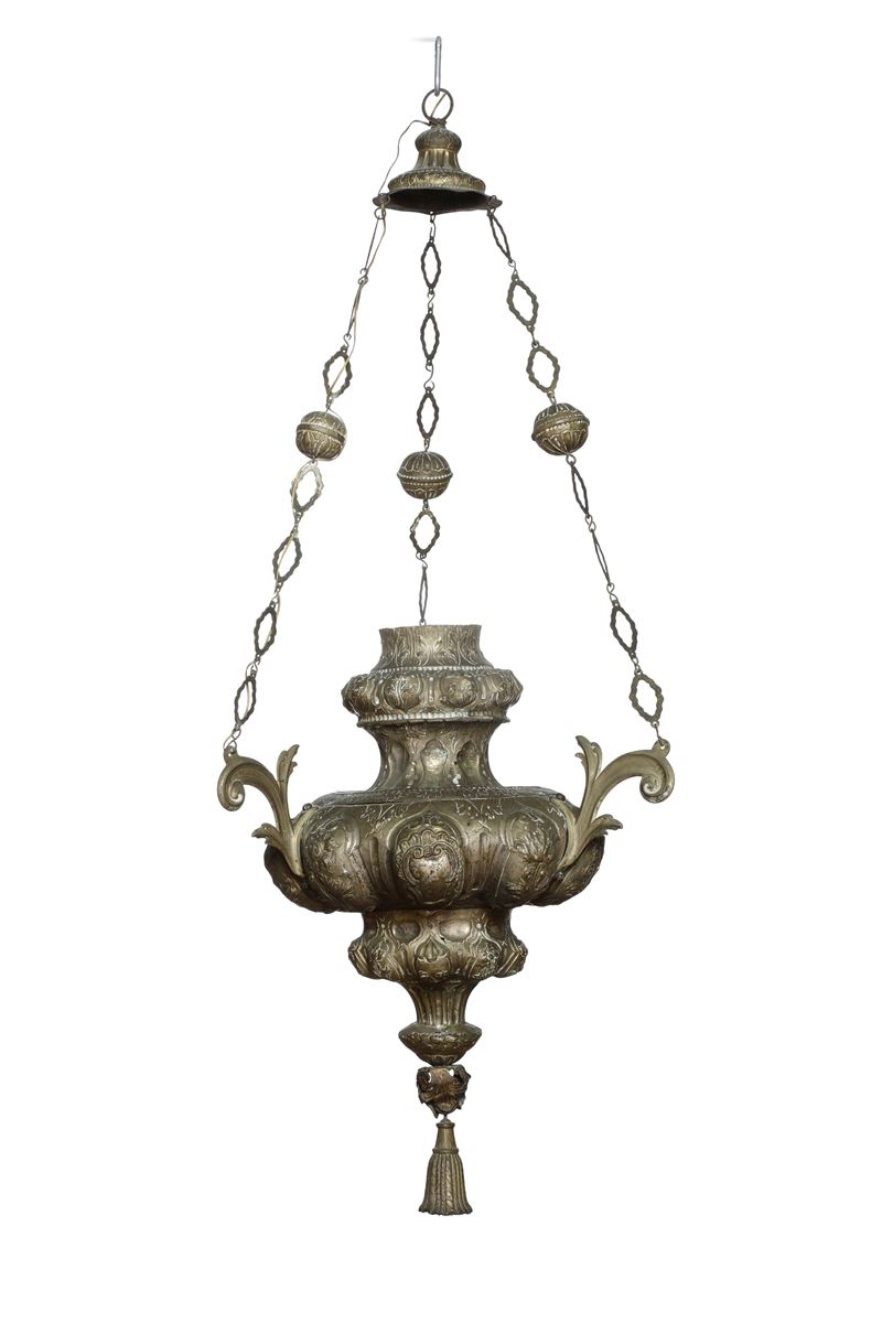 Lampadario in metallo sbalzato  - Auction Antique - Cambi Casa d'Aste