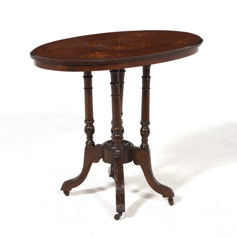 Tavolo con piano ovale lastronato ed intarsiato. XX secolo  - Asta Antiquariato - Cambi Casa d'Aste