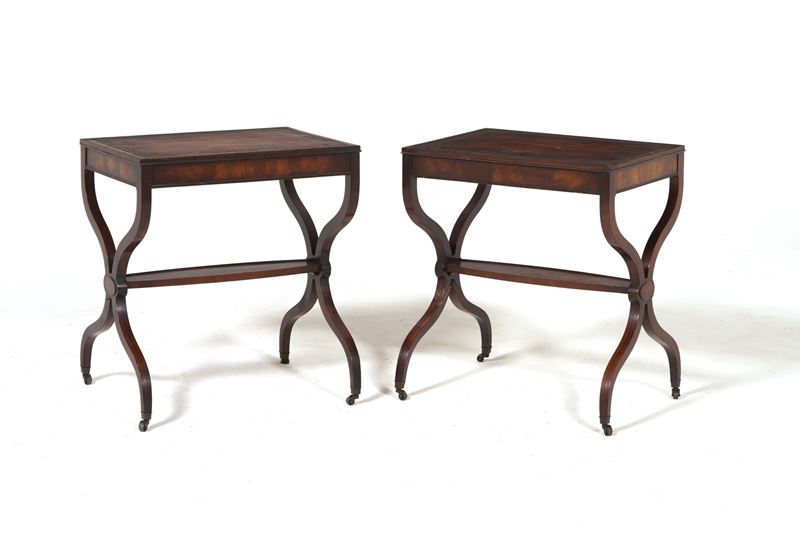 Coppia di scrittoi in mogano con piano in pelle. XIX-XX secolo  - Asta Antiquariato - Cambi Casa d'Aste