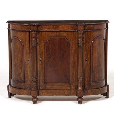 Credenza a Tre Ante Pannellate. XX Secolo