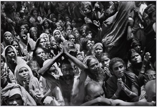 Henri Cartier-Bresson - Funeral of the Bhagwan Sri Ramana Maharshi, Tiruvannamalai, India