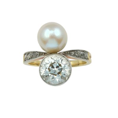 Anello in oro con perla e diamante di vecchio taglio (ct 2.70 ca.), misura IT 12 (EU 52)
