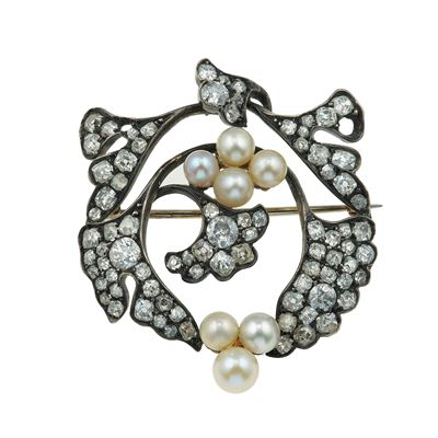 Spilla in oro e argento con diamanti di vecchio taglio e piccole perle
