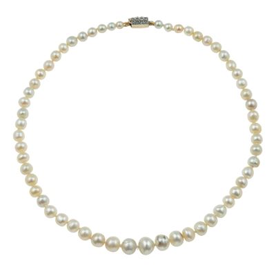 Filo di perle naturali di acqua salata, gr. 22,4; cm 39,5