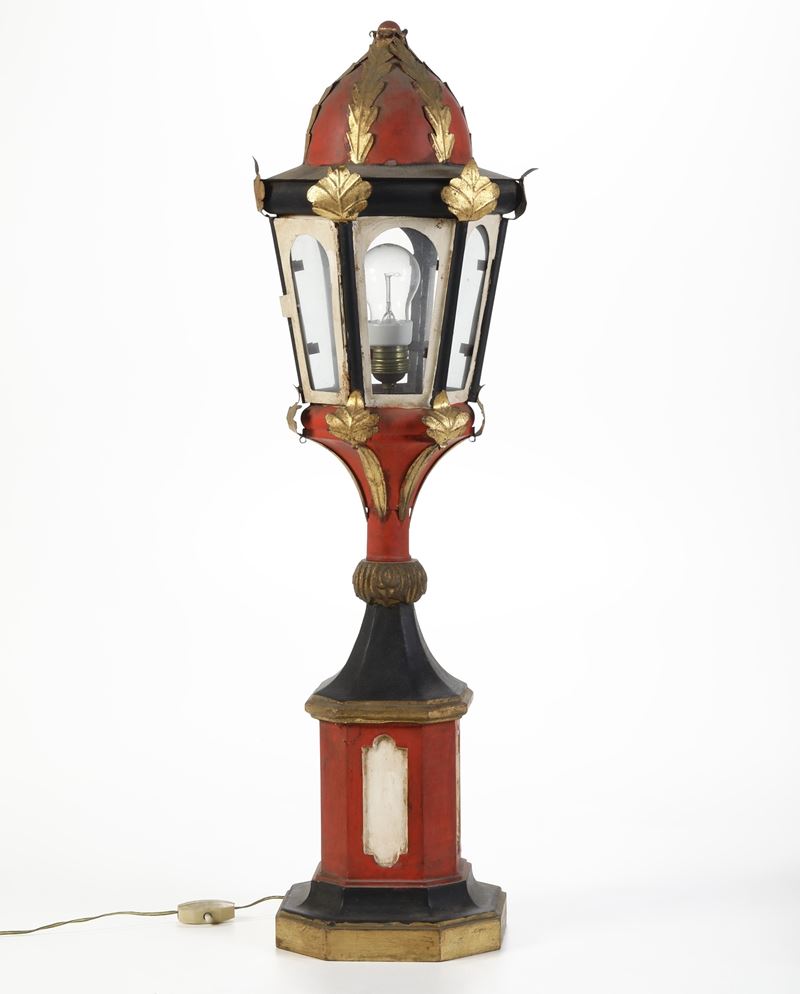 Lampioncino da tavolo in legno dipinto  - Auction Antique - Cambi Casa d'Aste