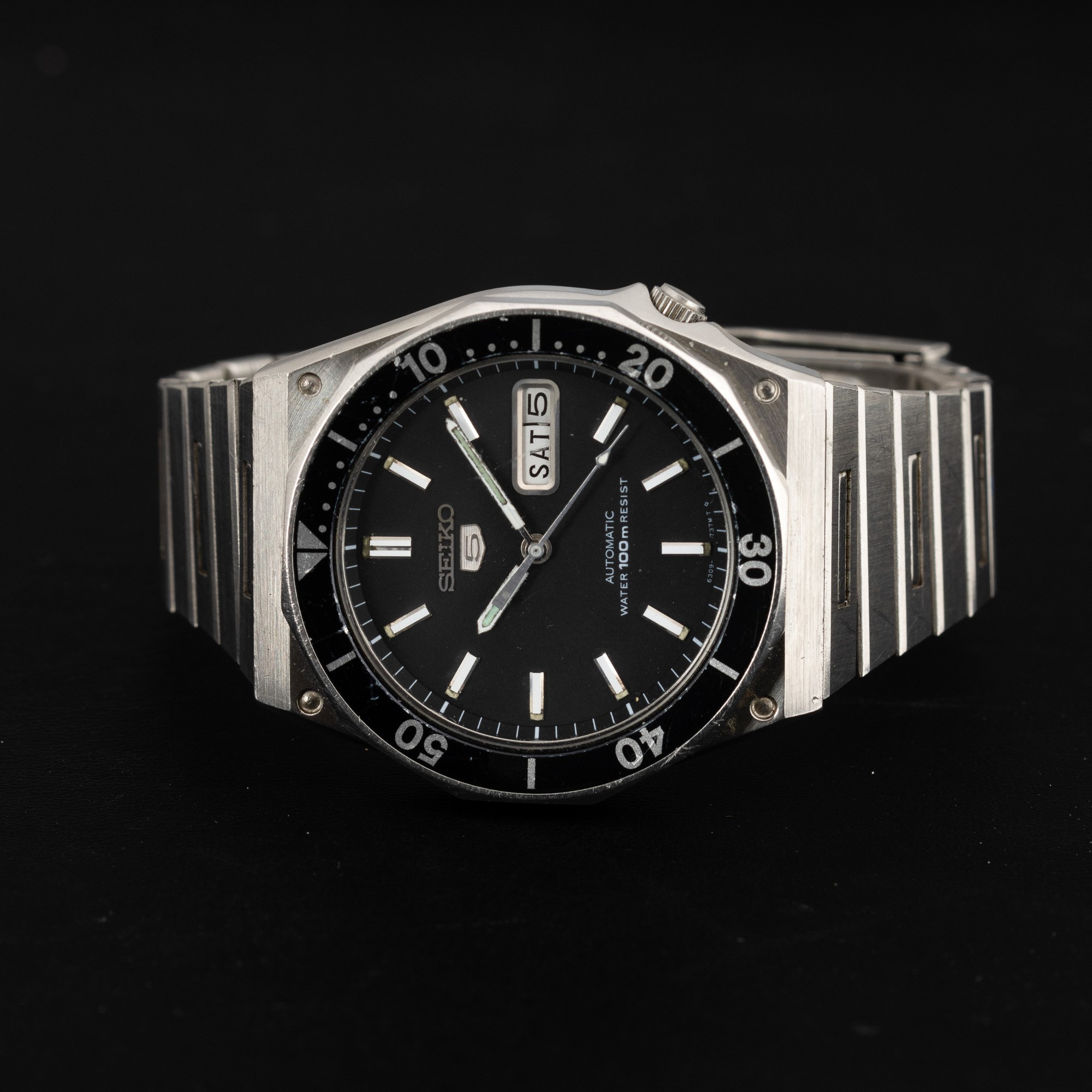 Seiko - Diver Automatico in Acciaio con Ghiera Girevole e Indicazione di Giorno e Data, Quadrante...