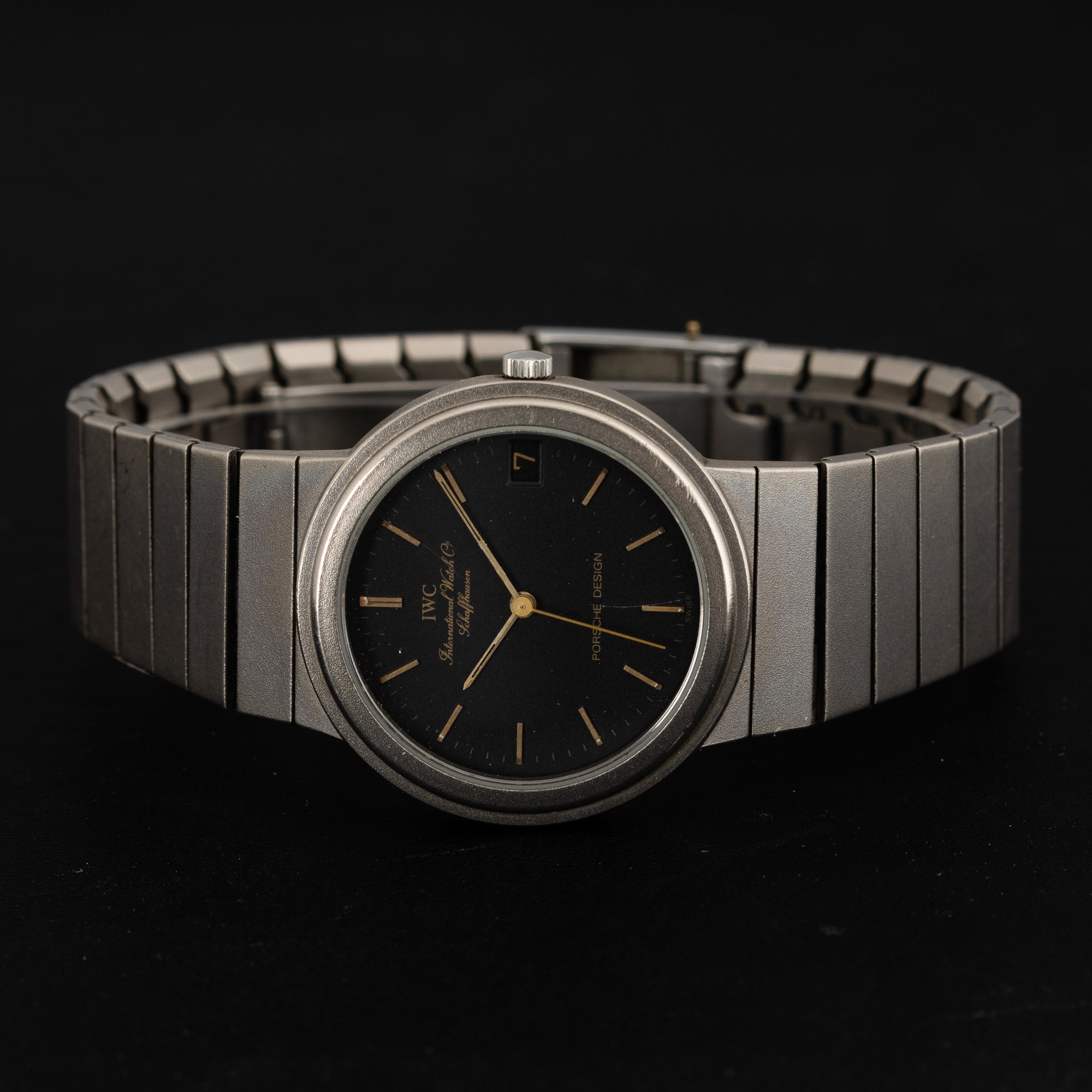 Iwc - Porsche Design Lady in Titanio, Quadrante Nero con Indici Dorati e Datario, 32 MM