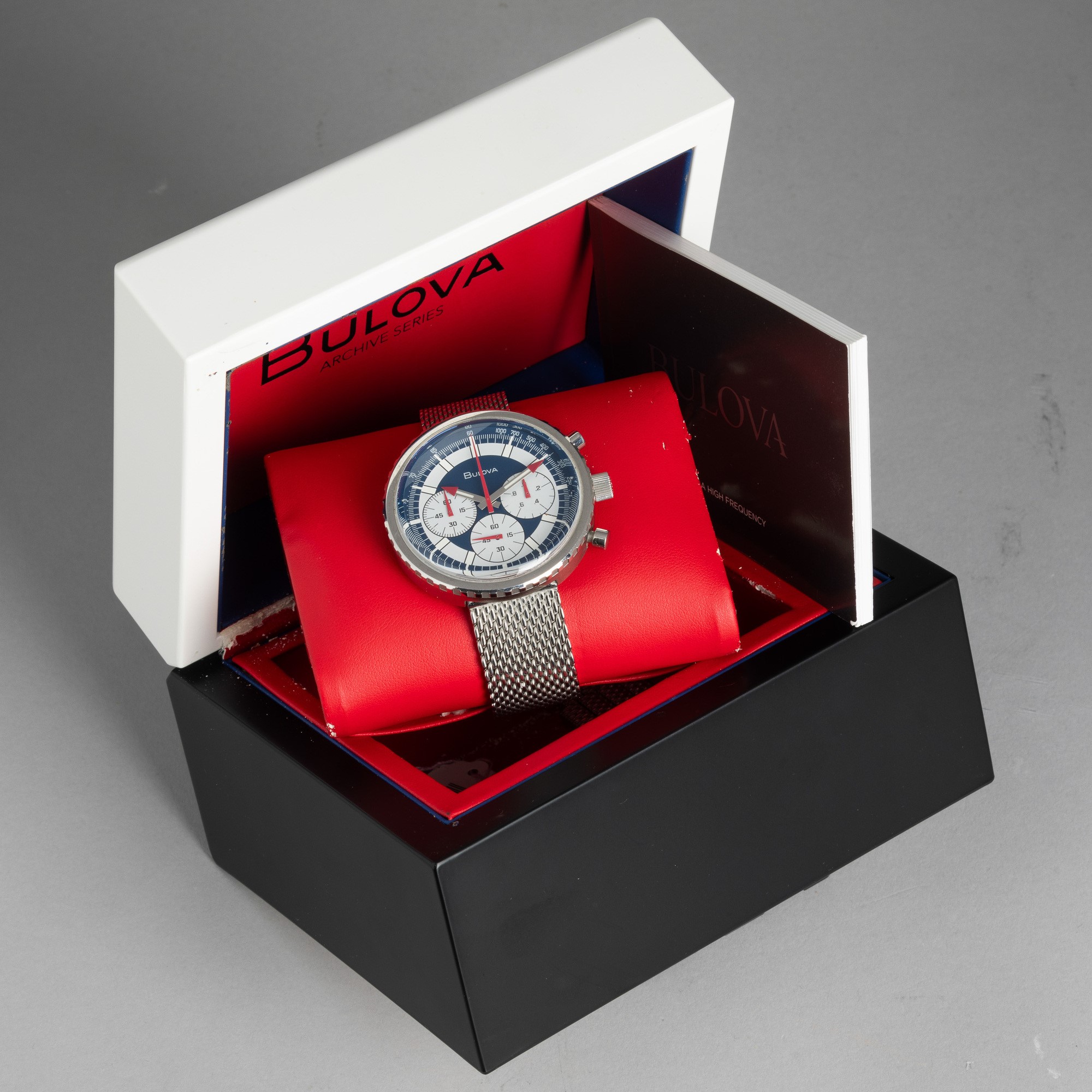 Bulova - Chronograph Oversize Tre Contatori con Bracciale in Acciaio Maglia Mesh Integrato con Sc...