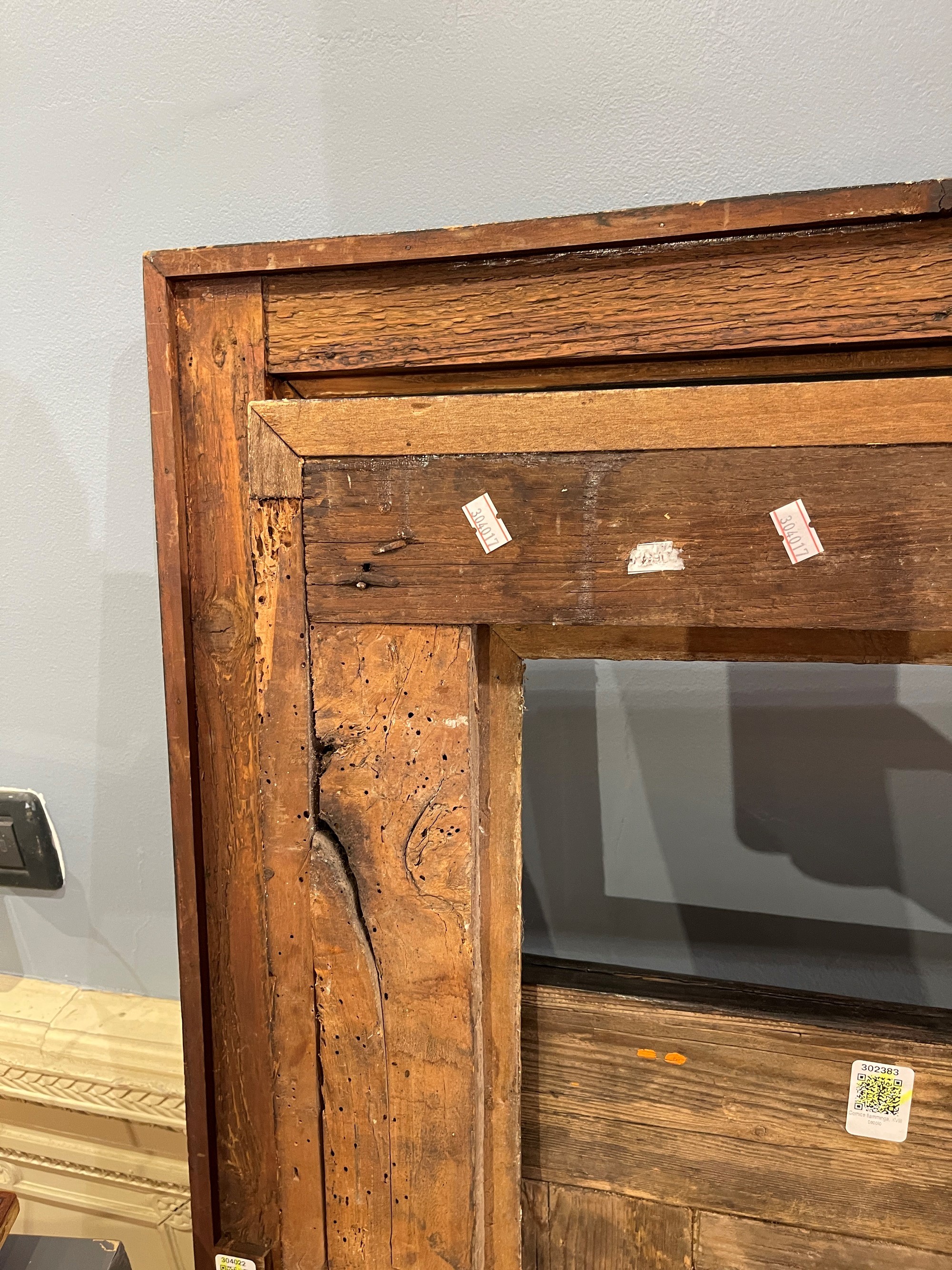 Cornice in Legno Ebanizzato e Dorato. Roma XVII Secolo