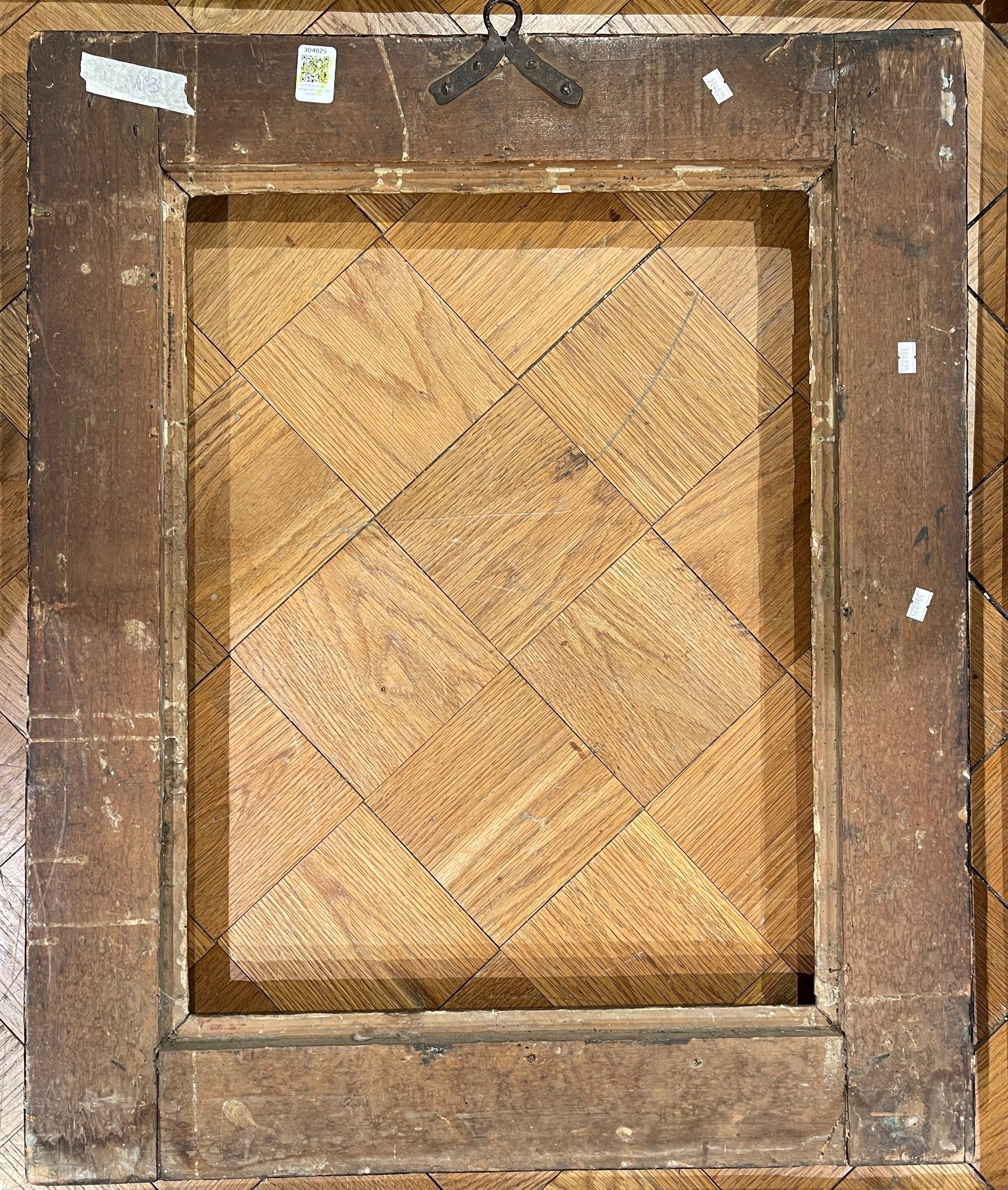 Cornice Modanata in Legno Ebanizzato e Dorato. Italia Centrale XVII Secolo