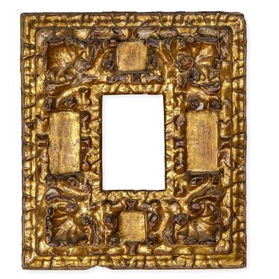 Piccola Cornice in Legno Intagliato e Dorato. Sicilia o Spagna, XVII Secolo