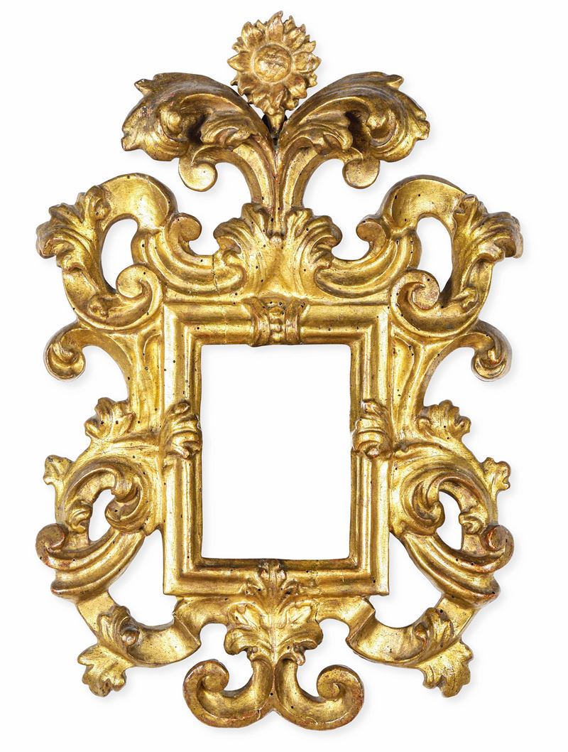 Cornice in legno intagliato, traforato e dorato a volute e fiori. Emilia, XVII secolo  - Auction Antique Frames - Cambi Casa d'Aste