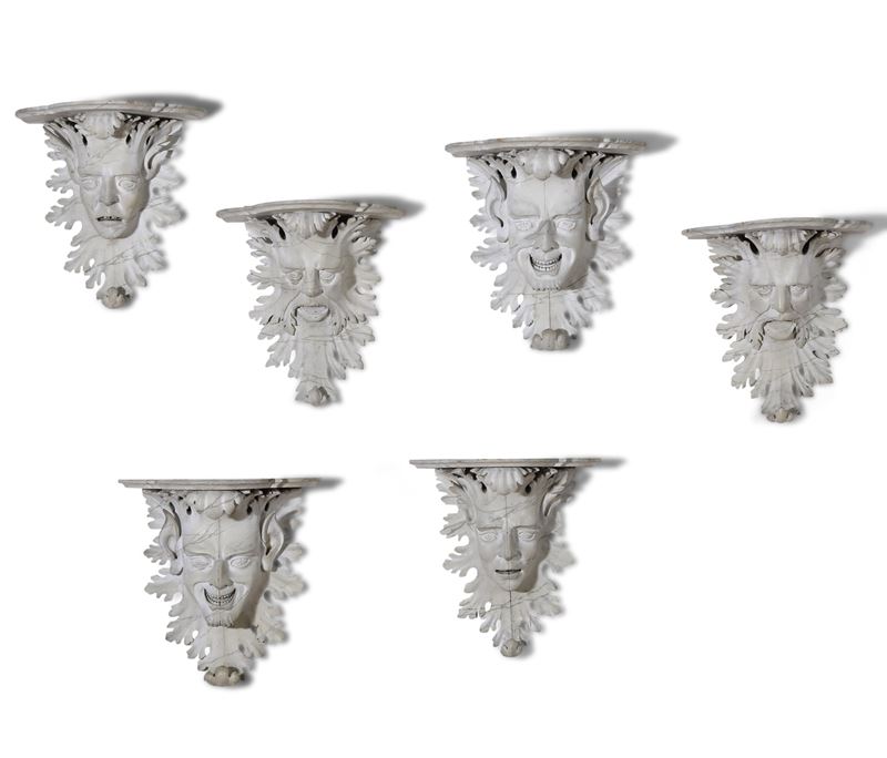 Sei mensole in legno intagliato a mascheroni e laccato a finto marmo  - Asta Antiquariato - Cambi Casa d'Aste