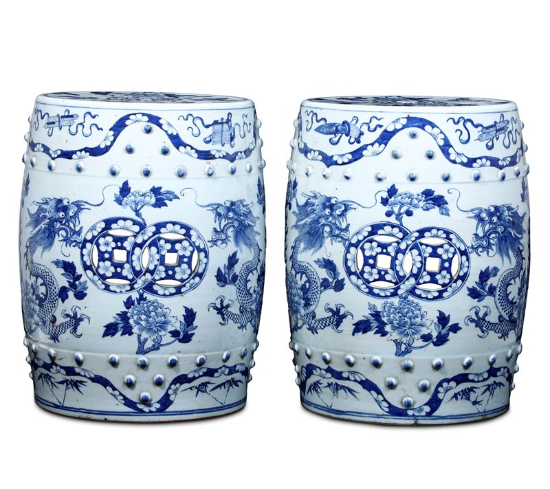 Pair of blue and white porcelain stools with floral motifs and dragons, openwork and relief decoration, China, 20th century  - Auction Fine Asian Works of Art - I - Cambi Casa d'Aste