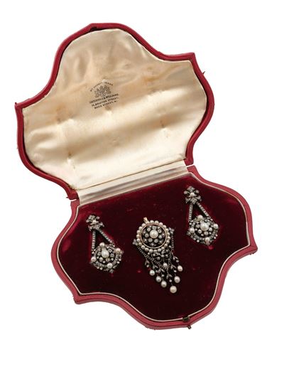 Demi-parure con diamanti e piccole perle, in oro giallo 750/1000 e argento
