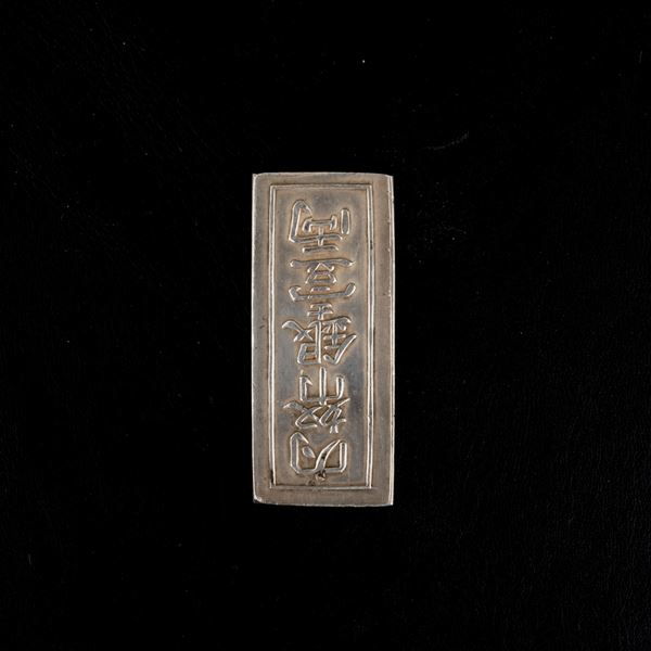 Placca con iscrizioni in argento, Cina, Dinastia Qing, XIX secolo