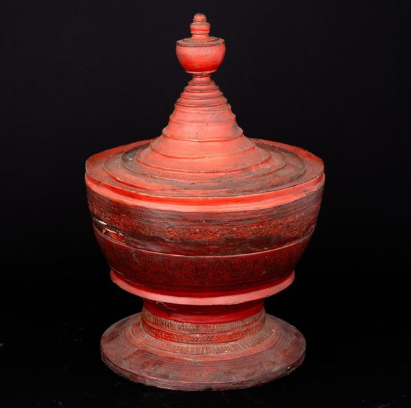 Vaso in legno laccato rosso con coperchio, Indonesia, XIX secolo