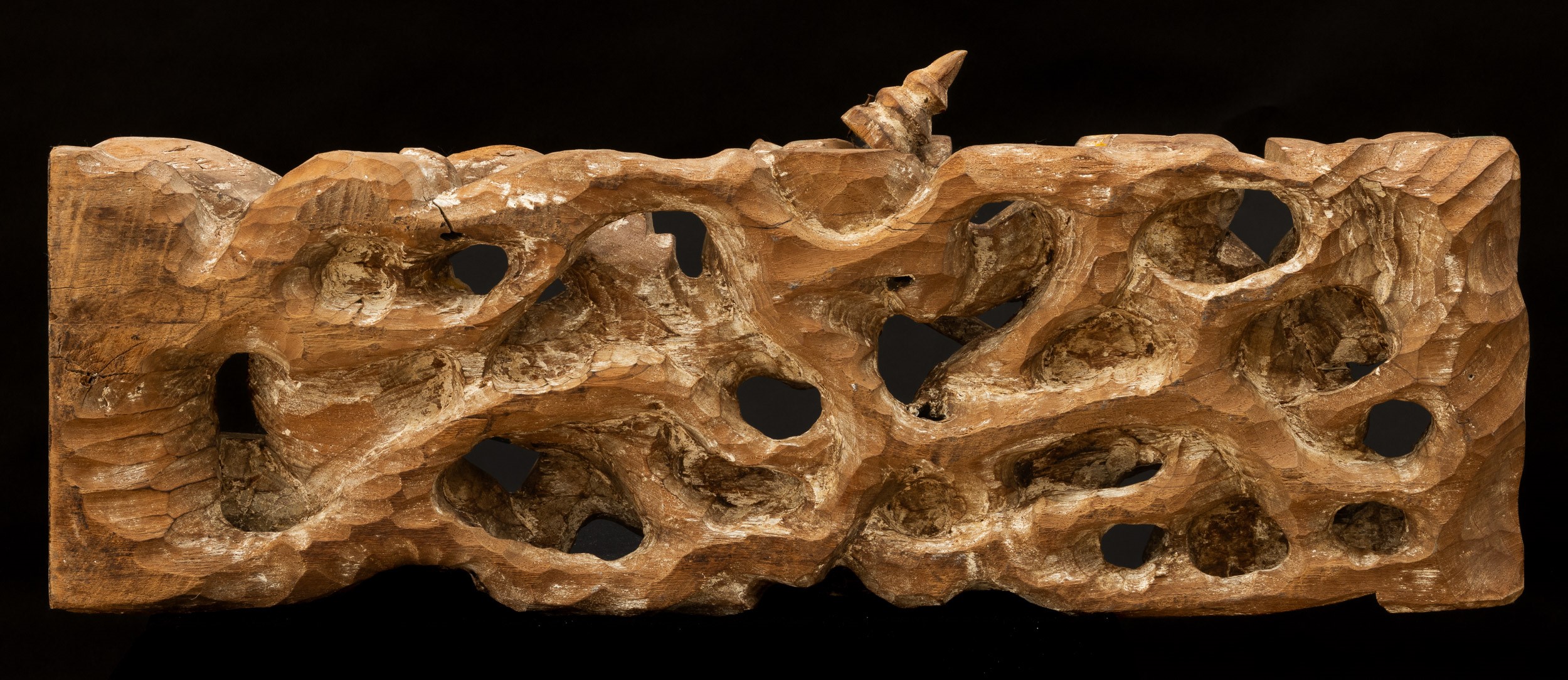 Fregio in Legno Raffigurante Guerriero con Demone, Thailandia, XIX Secolo