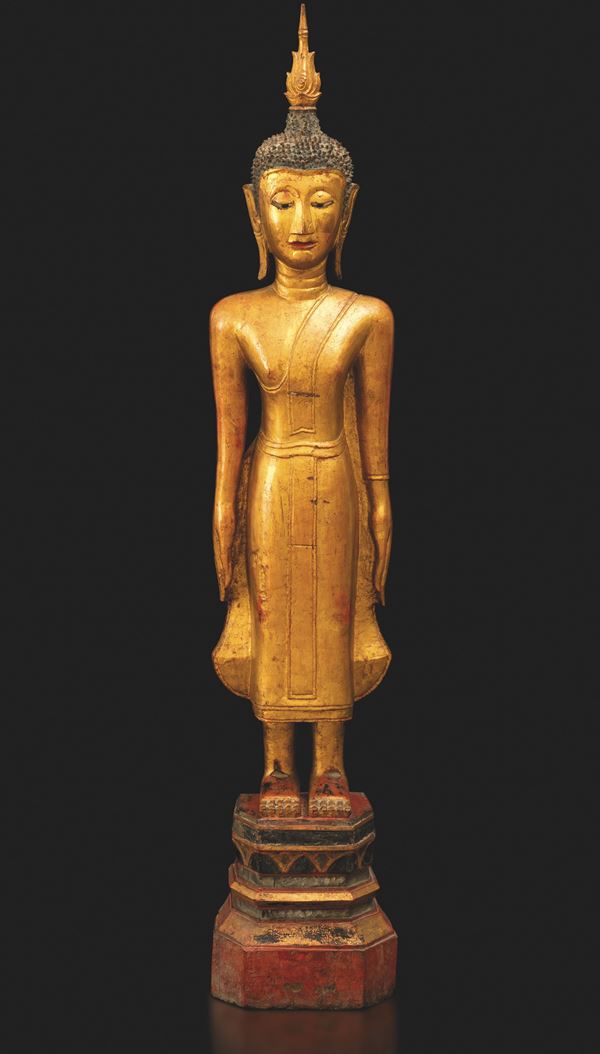 Figura di buddha stante in legno, Thailandia, XIX secolo, Regno di Rattanakosin/del Siam (1782-1932)