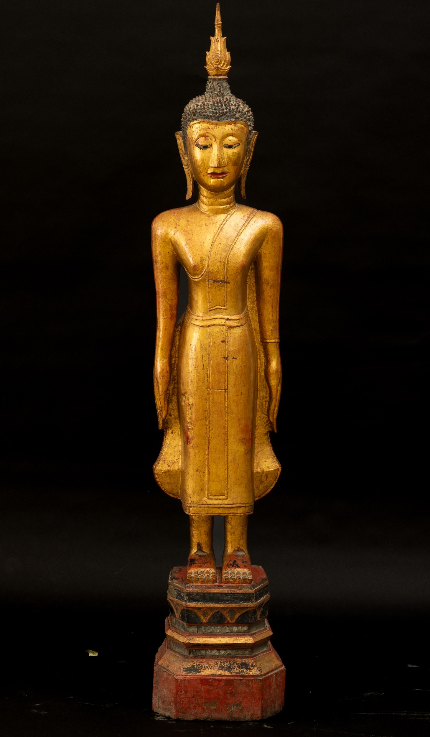 Figura di Buddha Stante in Legno, Thailandia, XIX Secolo, Regno di Rattanakosin/del Siam (1782-19...